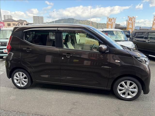 デイズ Ｘ　衝突被害軽減ブレーキ　バックカメラ　スマートキー　クリアランスソナー　アイドリングストップ　ドライブレコーダー　ＣＤプレーヤー（6枚目）