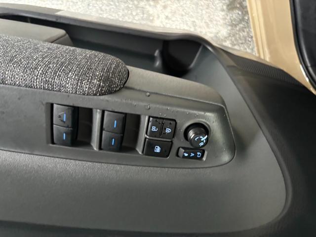 シエンタ ハイブリッドＺ　純正フルセグナビ　全方位モニター　スライドドア　ＬＥＤヘッドライト　スマートキー　プッシュスタート　クルーズコントロール　フルオートエアコン　ＡＢＳ　前席シートヒーター　ハンドルヒーター　ＡＣ１００Ｖ（5枚目）