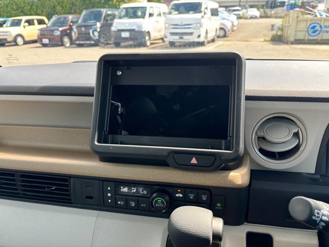 Ｎ－ＢＯＸ ベースグレード　衝突被害軽減ブレーキ　スマートキー　スライドドア　ＬＥＤヘッドライト　パワーウインドウ　プッシュスタート　クルーズコントロール　フルオートエアコン　ＡＢＳ　前席シートヒーター　アイドリングストップ（9枚目）
