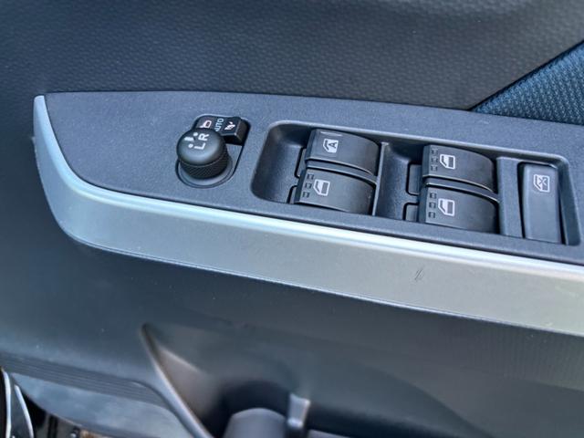 ルーミー カスタムＧ　純正フルセグナビ　バックカメラ　ＥＴＣ　衝突被害軽減ブレーキ　スマートキー　スライドドア　ＬＥＤヘッドライト　プッシュスタート　クルーズコントロール　フルオートエアコン　ＡＢＳ　前席シートヒーター（6枚目）