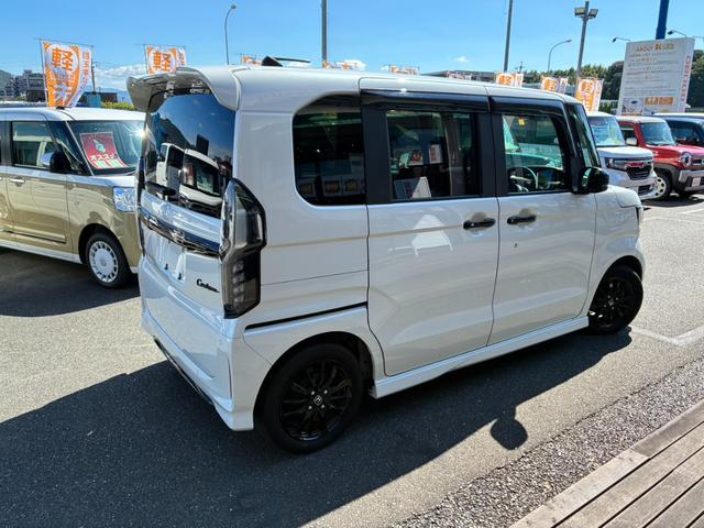Ｎ－ＢＯＸカスタム Ｌ　スタイル＋ブラック　純正フルセグナビ　ＥＴＣ　フロアマット　衝突軽減ブレ－キ　前席シ－トヒ－タ－　スマートキー＆プッシュスタート　クルーズコントロール　ＬＥＤライト　オートマチックハイビーム　パーキングセンサー（3枚目）