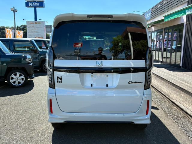 Ｎ－ＢＯＸカスタム Ｌ　スタイル＋ブラック　純正フルセグナビ　ＥＴＣ　フロアマット　衝突軽減ブレ－キ　前席シ－トヒ－タ－　スマートキー＆プッシュスタート　クルーズコントロール　ＬＥＤライト　オートマチックハイビーム　パーキングセンサー（4枚目）