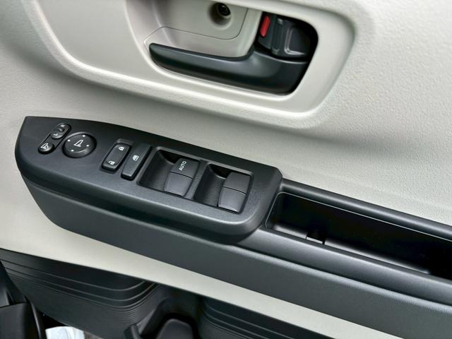 N-BOX ベースグレード 衝突被害軽減ブレーキ スマートキー スライドドア LEDヘッドライト パワーウインドウ プッシュスタート クルーズコントロール フルオートエアコン ABS 前席シートヒーター アイドリングストップ(6枚目)