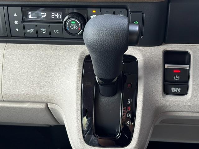 N-BOX ベースグレード 衝突被害軽減ブレーキ スマートキー スライドドア LEDヘッドライト パワーウインドウ プッシュスタート クルーズコントロール フルオートエアコン ABS 前席シートヒーター アイドリングストップ(12枚目)