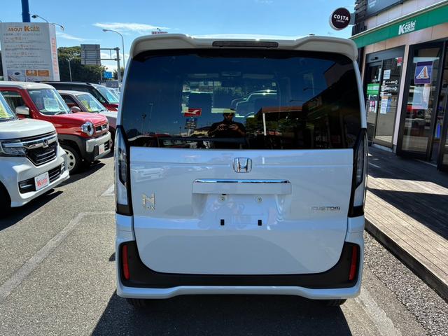 N-BOXカスタム ベースグレード 届出済未使用車 スマートキー&プッシュスタート オートLED 盗難防止装置 前席シートヒーター パワーウインドウ パワーステアリング Wエアバッグ オートエアコン レーンキープアシスト ABS(4枚目)
