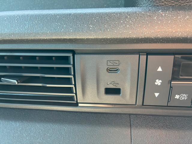 N-BOXカスタム ベースグレード 届出済未使用車 スマートキー&プッシュスタート オートLED 盗難防止装置 前席シートヒーター パワーウインドウ パワーステアリング Wエアバッグ オートエアコン レーンキープアシスト ABS(20枚目)