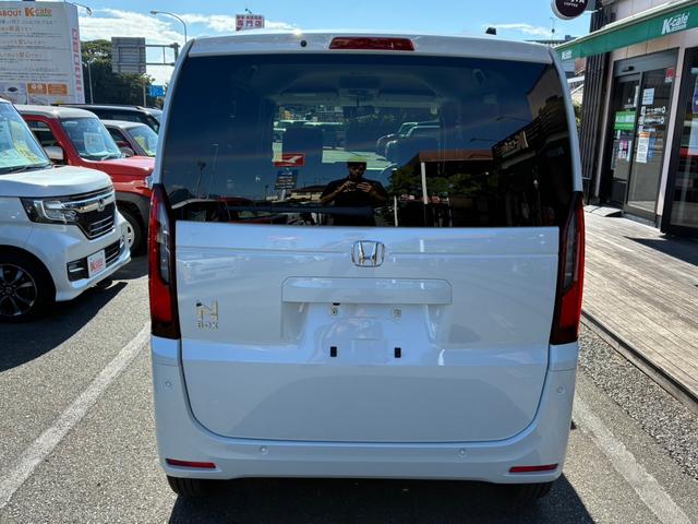 N-BOX ベースグレード 届出済未使用車 スマートキー&プッシュスタート 衝突軽減ブレーキ LEDヘッドライト Wエアバック オートエアコン レーンキープアシスト パワーウィンドウ コーナーセンサ 衝突安全ボディ(4枚目)