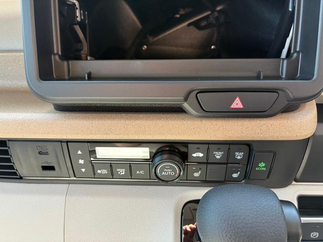 N-BOX ベースグレード 届出済未使用車 スマートキー&プッシュスタート 衝突軽減ブレーキ LEDヘッドライト Wエアバック オートエアコン レーンキープアシスト パワーウィンドウ コーナーセンサ 衝突安全ボディ(19枚目)