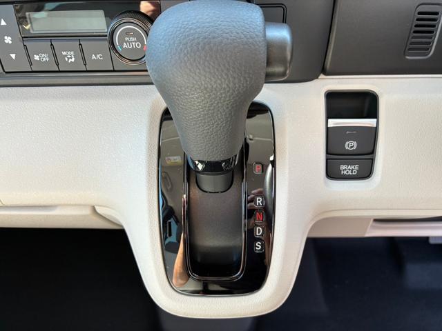 N-BOX ベースグレード 届出済未使用車 スマートキー&プッシュスタート 衝突軽減ブレーキ LEDヘッドライト Wエアバック オートエアコン レーンキープアシスト パワーウィンドウ コーナーセンサ 衝突安全ボディ(21枚目)