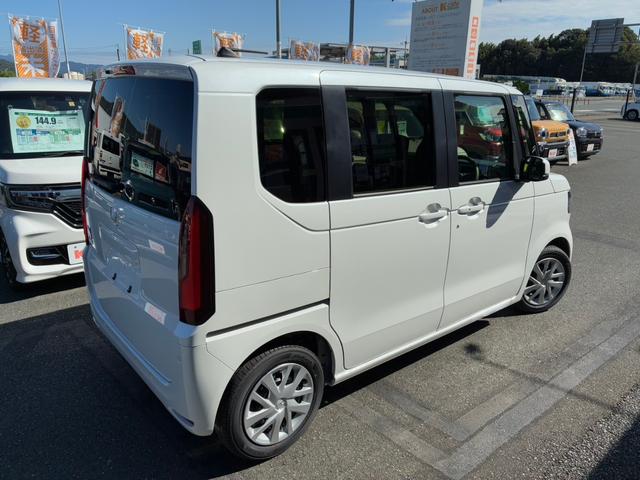 N-BOX ベースグレード 届出済未使用車 スマートキー&プッシュスタート 衝突軽減ブレーキ LEDヘッドライト Wエアバック オートエアコン レーンキープアシスト パワーウィンドウ コーナーセンサ 衝突安全ボディ(3枚目)