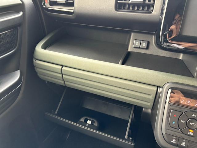 スペーシアギア ハイブリッドＸＺ　衝突被害軽減ブレーキ　スマートキー　スライドドア　ＬＥＤヘッドライト　パワーウインドウ　プッシュスタート　クルーズコントロール　フルオートエアコン　ＡＢＳ　前席シートヒーター　アイドリングストップ（11枚目）