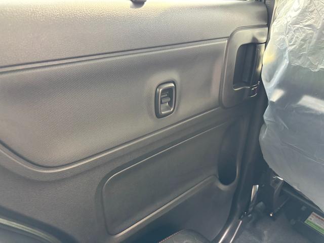 スペーシアギア ハイブリッドＸＺ　衝突被害軽減ブレーキ　スマートキー　スライドドア　ＬＥＤヘッドライト　パワーウインドウ　プッシュスタート　クルーズコントロール　フルオートエアコン　ＡＢＳ　前席シートヒーター　アイドリングストップ（28枚目）