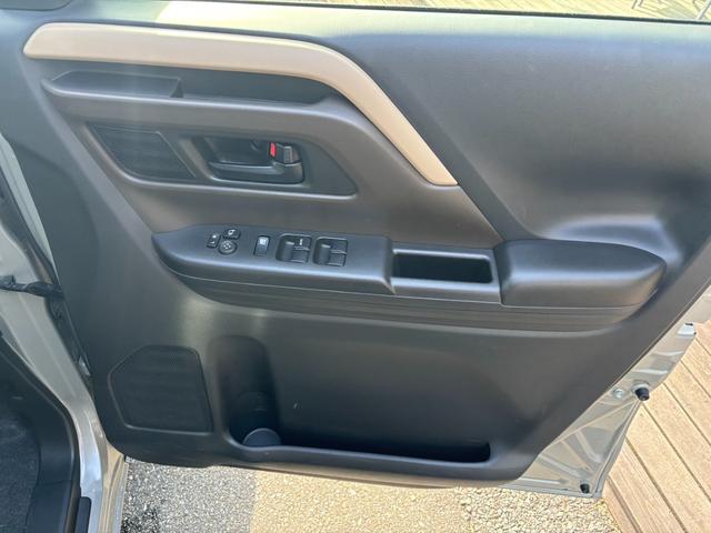 スペーシア ハイブリッドＸ　純正全方位モニター　フルセグ　衝突被害軽減ブレーキ　スマートキー　スライドドア　パワーウインドウ　プッシュスタート　フルオートエアコン　ＡＢＳ　前席シートヒーター　アイドリングストップ（5枚目）