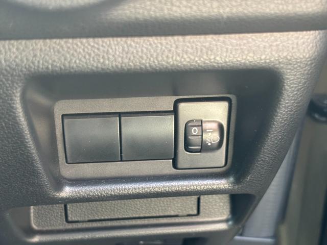 スペーシア ハイブリッドＸ　純正全方位モニター　フルセグ　衝突被害軽減ブレーキ　スマートキー　スライドドア　パワーウインドウ　プッシュスタート　フルオートエアコン　ＡＢＳ　前席シートヒーター　アイドリングストップ（17枚目）