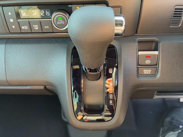 Ｎ－ＢＯＸカスタム ベースグレード　届出済未使用車　スマートキー＆プッシュスタート　オートＬＥＤ　パワーステアリング　クルーズコントロール　前席シートヒーター　レーンキープアシスト　ＡＢＳ　バックセンサー　オートエアコン　盗難防止装置（20枚目）