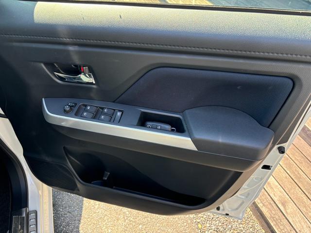 ルーミー カスタムＧ　純正ディスプレイオーディオ　全方位モニター　ＥＴＣ　衝突被害軽減ブレーキ　スライドドア　ＬＥＤヘッドライト　パワーウインドウ　プッシュスタート　　フルオートエアコン　ＡＢＳ（5枚目）