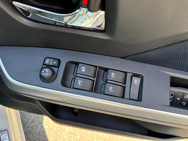 ルーミー カスタムＧ　純正ディスプレイオーディオ　全方位モニター　ＥＴＣ　衝突被害軽減ブレーキ　スライドドア　ＬＥＤヘッドライト　パワーウインドウ　プッシュスタート　　フルオートエアコン　ＡＢＳ（6枚目）