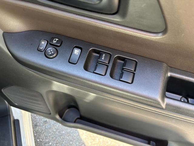 スペーシア ハイブリッドＧ　ディスプレイオーディオ　　スライドドア　パワーウインドウ　プッシュスタート　オートエアコン　ＡＢＳ　アイドリングストップ（6枚目）