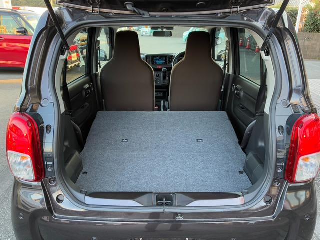 アルト Ｌ　純正ディスプレイオーディオ　バックカメラ　フロアマット　運転席シートヒーター　ＡＢＳ　マニュアルエアコン　パワーウインドウ　前方・後方誤発進抑制機能　ＡＵＴＯライト　パワーステアリング（7枚目）