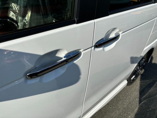 Ｎ－ＢＯＸカスタム ベースグレード　衝突被害軽減ブレーキ　スマートキー　スライドドア　ＬＥＤヘッドライト　パワーウインドウ　プッシュスタート　クルーズコントロール　フルオートエアコン　ＡＢＳ　前席シートヒーター　アイドリングストップ（6枚目）