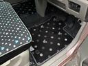 当社の届出済(登録済)未使用車は、新車登録時から「5年間、もしくは走行10万km」まで保証致します。保証内容はメーカー保証書(メンテナンスノート)に準じます。※詳細はスタッフにお尋ねください。