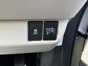 当社の届出済(登録済)未使用車は、新車登録時から「5年間、もしくは走行10万km」まで保証致します。保証内容はメーカー保証書(メンテナンスノート)に準じます。※詳細はスタッフにお尋ねください。