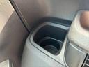 当社の届出済(登録済)未使用車は、新車登録時から「5年間、もしくは走行10万km」まで保証致します。保証内容はメーカー保証書(メンテナンスノート)に準じます。※詳細はスタッフにお尋ねください。