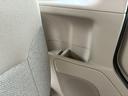 当社の届出済(登録済)未使用車は、新車登録時から「5年間、もしくは走行10万km」まで保証致します。保証内容はメーカー保証書(メンテナンスノート)に準じます。※詳細はスタッフにお尋ねください。