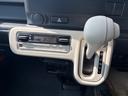 当社の届出済(登録済)未使用車は、新車登録時から「5年間、もしくは走行10万km」まで保証致します。保証内容はメーカー保証書(メンテナンスノート)に準じます。※詳細はスタッフにお尋ねください。