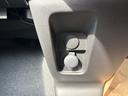 当社の届出済(登録済)未使用車は、新車登録時から「5年間、もしくは走行10万km」まで保証致します。保証内容はメーカー保証書(メンテナンスノート)に準じます。※詳細はスタッフにお尋ねください。