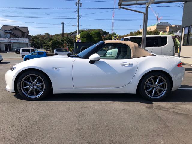 ロードスター Sレザーパッケージ Vセレクション ワンオーナー 純正ナビ バックモニター LEDヘッドライト スマートブレーキサポート ブラインドスポットモニタリング BOSEサウンド マツダスピードリアスポイラー TEIN車高調 HKSマフラー(6枚目)