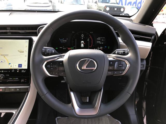 ＬＢＸ エレガント　ワンオーナー　革シート　純正ナビ　地デジ　パノラミックビューモニター　ＬＥＤヘッドライト　レクサスセーフティシステム　アドバンストパーク　ブラインドスポットモニター　パワーバックドア　シートヒーター（14枚目）