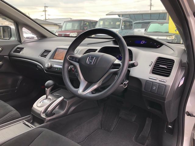 前オーナーさんが大切に乗っていたお車、直接仕入れていますので車内もとてもキレイですよ〜♪