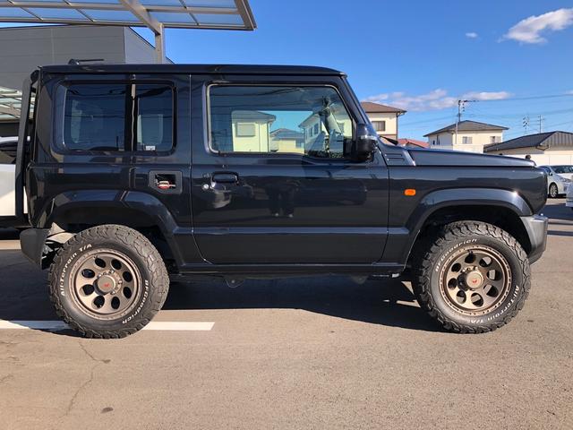 ジムニー ＸＣ　ターボ　４ＷＤ　ディスプレイオーディオ　ＬＥＤヘッドライト　デュアルセンサーブレーキサポート　ＡＬＰＩＮＥデジタルミラー　シートヒーター　ボンネットダンパー　Ｃ．Ｌ．ＬＩＮＫリアラダー　ＥＴＣ（3枚目）