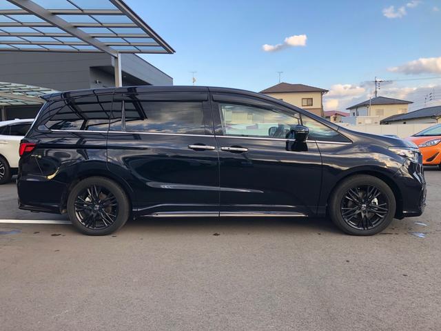 オデッセイハイブリッド ｅ：ＨＥＶアブソルート・ＥＸブラックエディション　ワンオーナー　純正９型ナビ　地デジ　マルチビューカメラ　ＬＥＤヘッドライト　ホンダセンシング　ブラインドスポットインフォメーション　パワーテールゲート　２列目シートヒーター　ワイヤレス充電器　ＥＴＣ（3枚目）