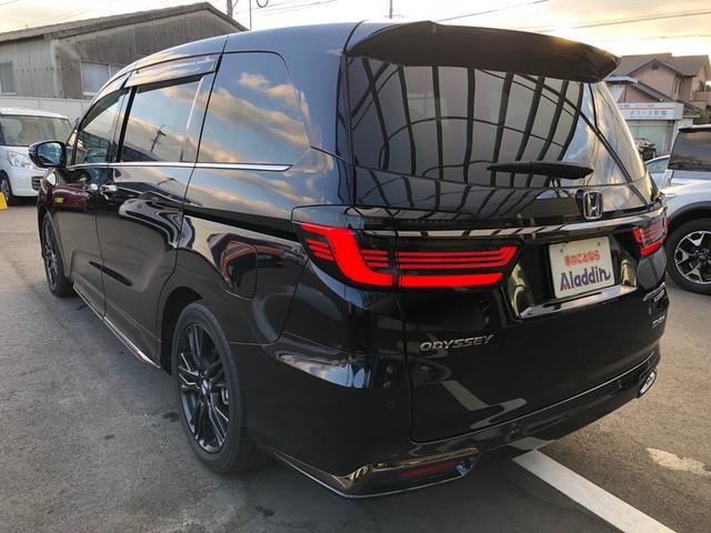 オデッセイハイブリッド ｅ：ＨＥＶアブソルート・ＥＸブラックエディション　ワンオーナー　純正９型ナビ　地デジ　マルチビューカメラ　ＬＥＤヘッドライト　ホンダセンシング　ブラインドスポットインフォメーション　パワーテールゲート　２列目シートヒーター　ワイヤレス充電器　ＥＴＣ（5枚目）