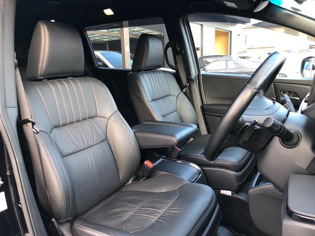 オデッセイハイブリッド ｅ：ＨＥＶアブソルート・ＥＸブラックエディション　ワンオーナー　純正９型ナビ　地デジ　マルチビューカメラ　ＬＥＤヘッドライト　ホンダセンシング　ブラインドスポットインフォメーション　パワーテールゲート　２列目シートヒーター　ワイヤレス充電器　ＥＴＣ（8枚目）