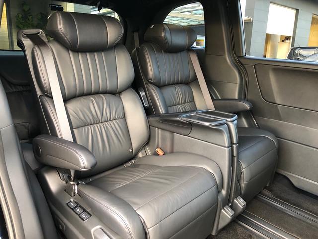 オデッセイハイブリッド ｅ：ＨＥＶアブソルート・ＥＸブラックエディション　ワンオーナー　純正９型ナビ　地デジ　マルチビューカメラ　ＬＥＤヘッドライト　ホンダセンシング　ブラインドスポットインフォメーション　パワーテールゲート　２列目シートヒーター　ワイヤレス充電器　ＥＴＣ（12枚目）