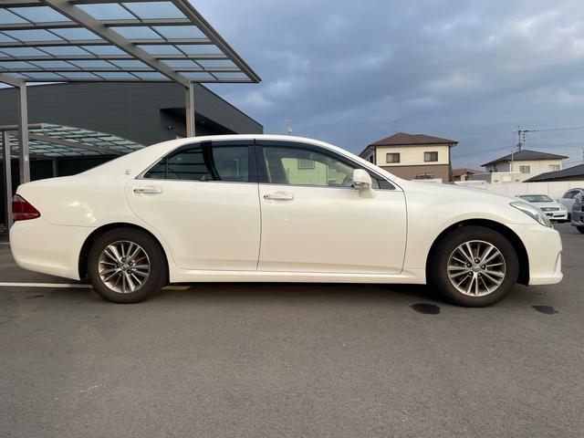 クラウン ２．５ロイヤルサルーン　プレミアムエディション　純正ナビ（Ｂｌｕｅｔｏｏｔｈ　ＣＤ　ＤＶＤ）　地デジ　バックモニター　キセノン　パワーシート　スマートキー　プッシュスタート　ＥＴＣ（3枚目）