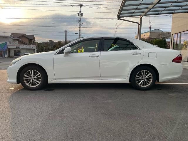 クラウン ２．５ロイヤルサルーン　プレミアムエディション　純正ナビ（Ｂｌｕｅｔｏｏｔｈ　ＣＤ　ＤＶＤ）　地デジ　バックモニター　キセノン　パワーシート　スマートキー　プッシュスタート　ＥＴＣ（6枚目）