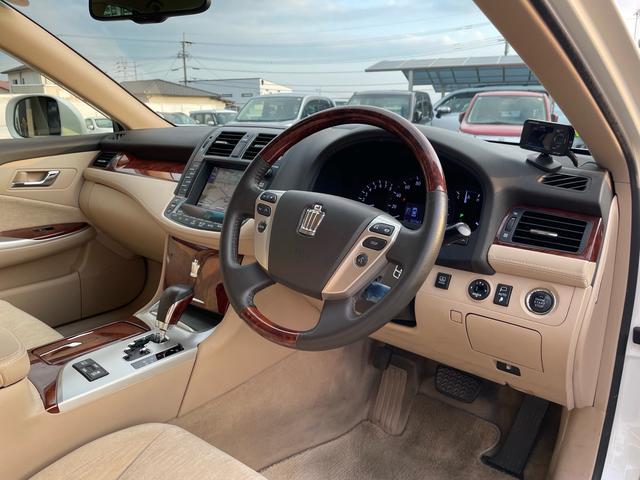 クラウン ２．５ロイヤルサルーン　プレミアムエディション　純正ナビ（Ｂｌｕｅｔｏｏｔｈ　ＣＤ　ＤＶＤ）　地デジ　バックモニター　キセノン　パワーシート　スマートキー　プッシュスタート　ＥＴＣ（7枚目）