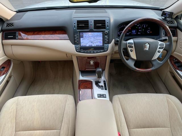 クラウン ２．５ロイヤルサルーン　プレミアムエディション　純正ナビ（Ｂｌｕｅｔｏｏｔｈ　ＣＤ　ＤＶＤ）　地デジ　バックモニター　キセノン　パワーシート　スマートキー　プッシュスタート　ＥＴＣ（9枚目）