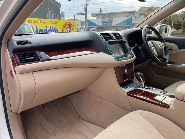 クラウン ２．５ロイヤルサルーン　プレミアムエディション　純正ナビ（Ｂｌｕｅｔｏｏｔｈ　ＣＤ　ＤＶＤ）　地デジ　バックモニター　キセノン　パワーシート　スマートキー　プッシュスタート　ＥＴＣ（10枚目）