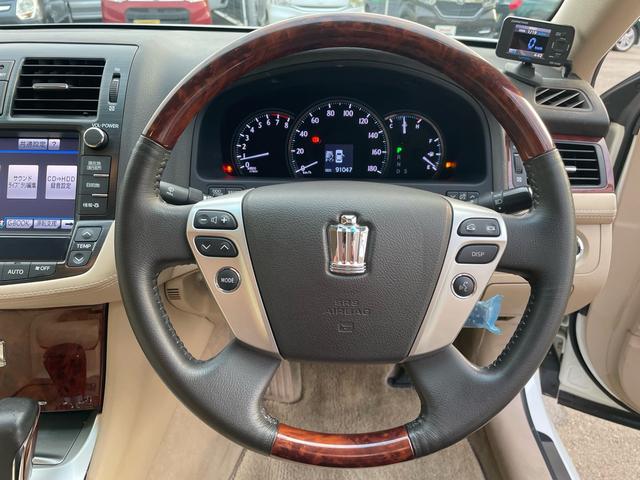 クラウン ２．５ロイヤルサルーン　プレミアムエディション　純正ナビ（Ｂｌｕｅｔｏｏｔｈ　ＣＤ　ＤＶＤ）　地デジ　バックモニター　キセノン　パワーシート　スマートキー　プッシュスタート　ＥＴＣ（14枚目）