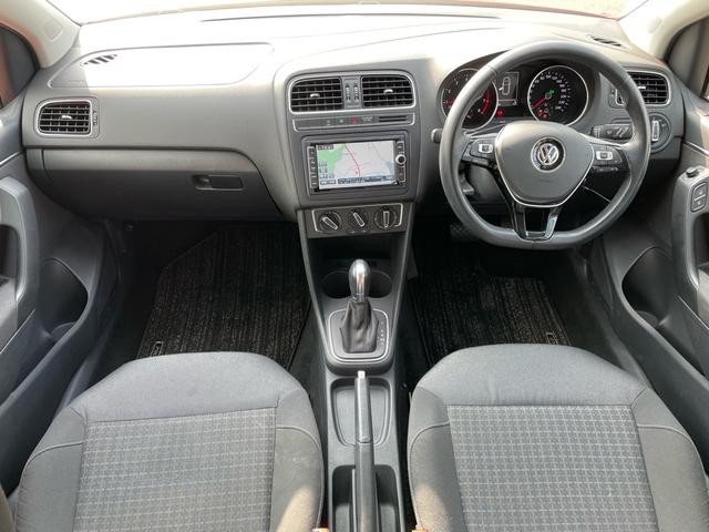 ポロ ＴＳＩコンフォートライン　純正ナビ（Ｂｌｕｅｔｏｏｔｈ　ＣＤ　ＤＶＤ　ＳＤ）　地デジ　バックモニター　キーレス　ＥＴＣ（9枚目）