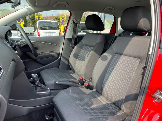 ポロ ＴＳＩコンフォートライン　純正ナビ（Ｂｌｕｅｔｏｏｔｈ　ＣＤ　ＤＶＤ　ＳＤ）　地デジ　バックモニター　キーレス　ＥＴＣ（11枚目）