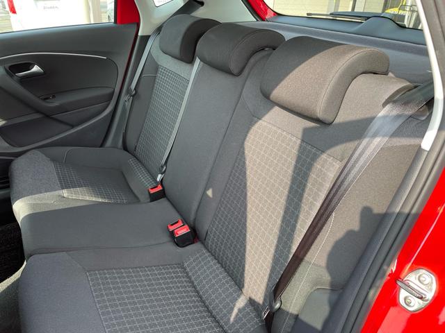 ポロ ＴＳＩコンフォートライン　純正ナビ（Ｂｌｕｅｔｏｏｔｈ　ＣＤ　ＤＶＤ　ＳＤ）　地デジ　バックモニター　キーレス　ＥＴＣ（13枚目）