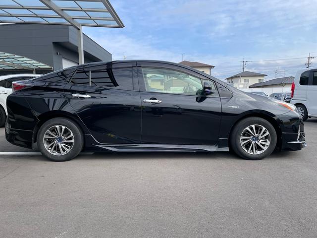 プリウス Ｓ　ナビ（Ｂｌｕｅｔｏｏｔｈ　ＣＤ　ＤＶＤ）　地デジ　バックモニター　ＬＥＤヘッドライト　トヨタセーフティーセンス　モデリスタエアロ　モデリスタＡＷ　スマートキー　プッシュスタート　ＥＴＣ（3枚目）