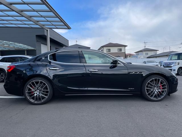 �L��C���^�[����v���ĕ��ʂւP�O���قǁ􍑓��R���������ɓX�܂��\���Ă���܂��I�펞�݌ɑ䐔�W�O��ȏ�I