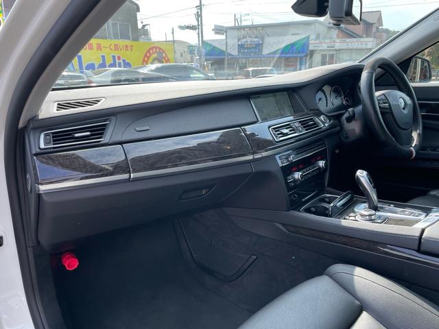 7シリーズ アクティブハイブリッド7 黒革シート サンルーフ 純正ナビ(Bluetooth CD DVD) 地デジ バックモニター LEDヘッドライト パワーシート シートヒーター シートエアコン スマートキー プッシュスタート ETC(10枚目)